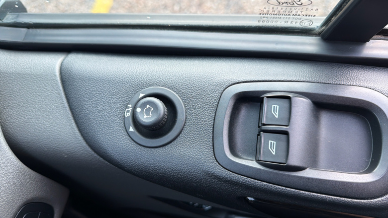 Ford Transit Custom 300 L2 Diesel Fwd 2.0 EcoBlue 130ps Low Roof D/Cab Limited Van